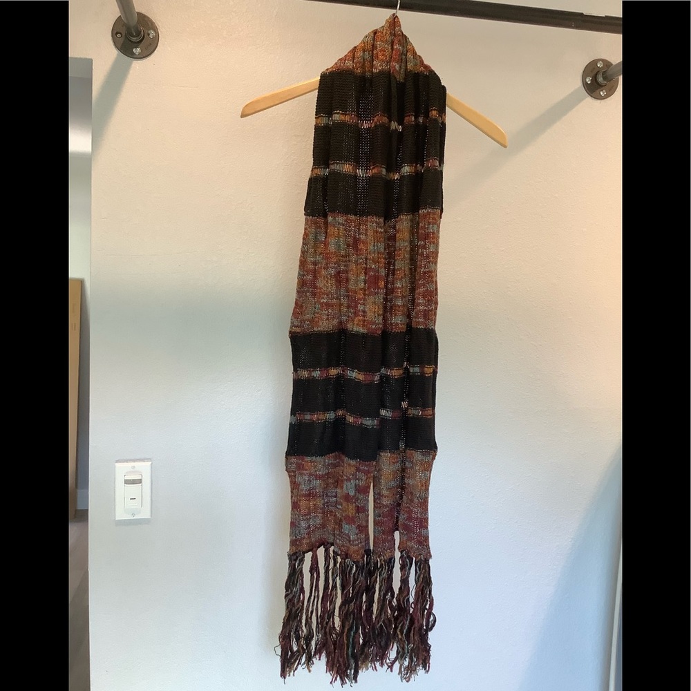 Striped Knitted scarf with fringe